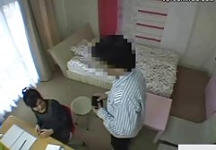 در اتاق ماساژ، مشتری به یک مرد همجنسگرا میرود ویدئو پورن ایرانی که نقطه او را لیس زده است