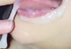 او بلافاصله لیسیدن ويديو سكسي بیدمشک او، پس از آن زن شروع به خوردن میله خود را