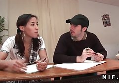 دختر دارای یک الاغ براق عالی است که روغن داغ آن جریان دارد و او نیز یک صورت زیبا دارد، او یک خروس بزرگ را دریافت می کند و فیلم های سوپر اشباع می شود
